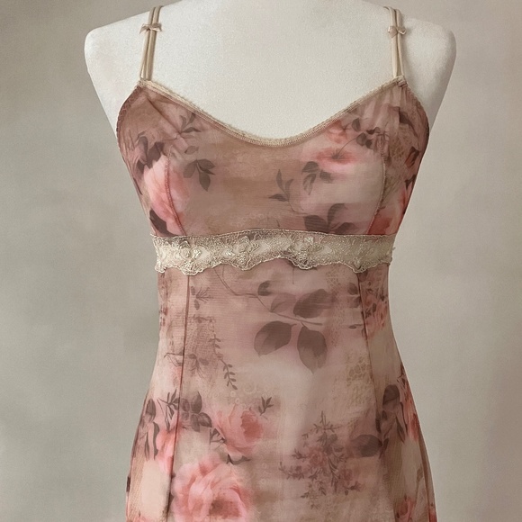 NEW ROSES & LACE LINGERIE - Picture 1 of 15